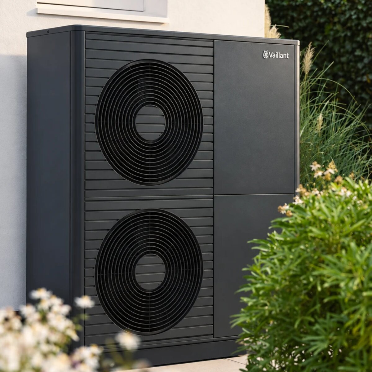 Pompe à chaleur air-eau haute température Vaillant aroTHERM plus VWL 125/8.1 12 kW 230 V monophasée monobloc R290 A+++