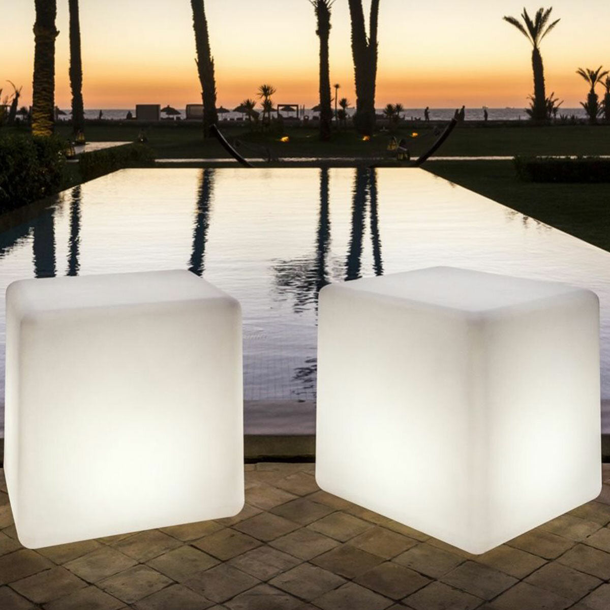 Cube lumineux de jardin Arkema Iris SL en résine LLDPE avec panneau photovoltaïque