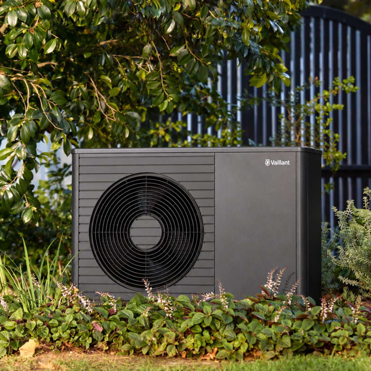 Vaillant aroTHERM plus VWL 85/8.1 8 kW 230 V single-phase monobloc R290 A++ high-temperature air-to-water heat pump