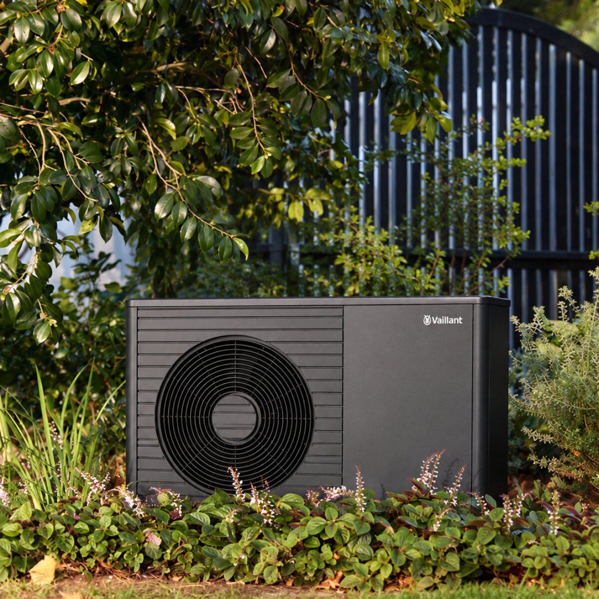 Pompe à chaleur air-eau haute température Vaillant aroTHERM plus VWL 65/8.1 6 kW 230 V monophasée monobloc R290 A++