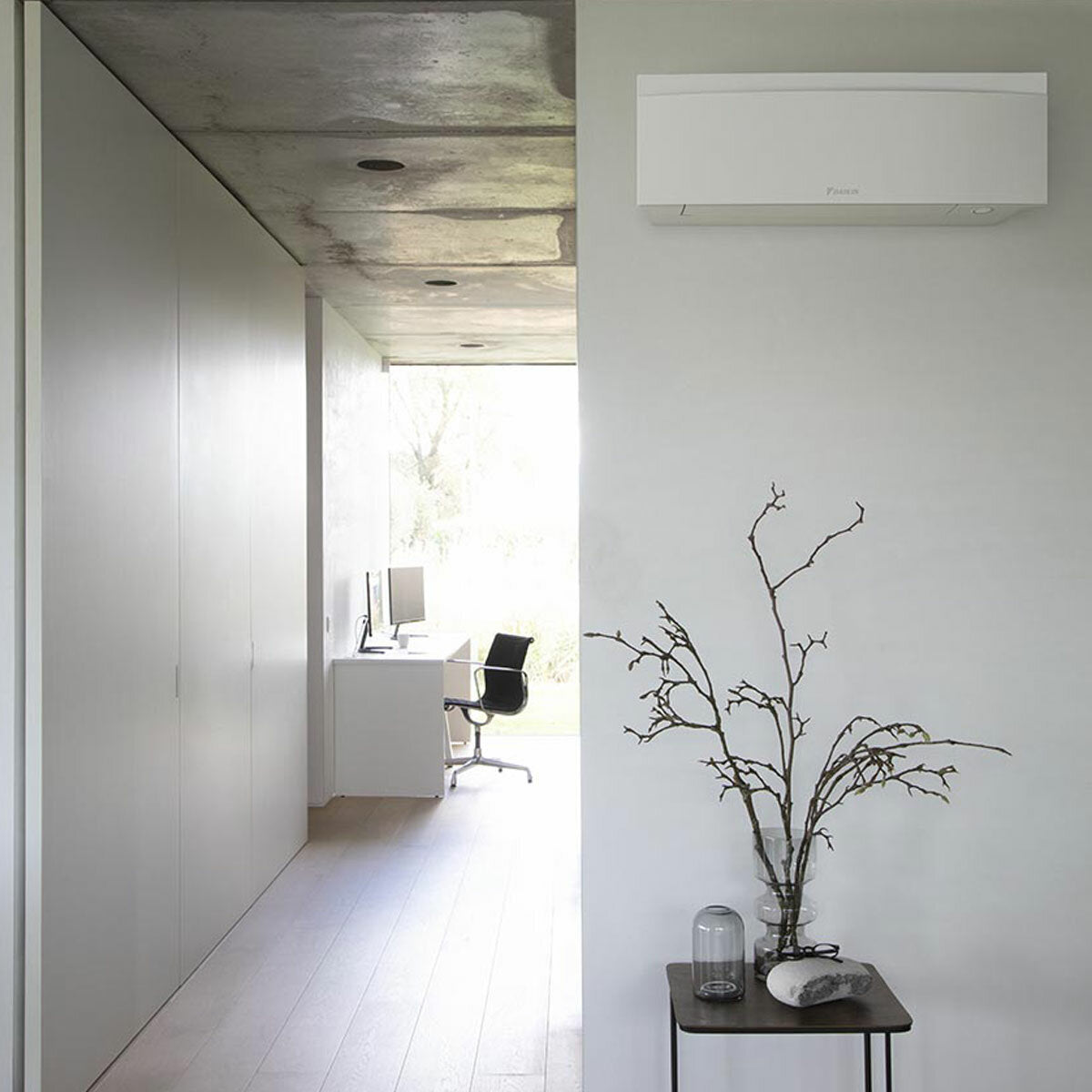 Daikin Emura air conditioner 3 split panels 7000+9000+9000+18000 BTU inverter A++ wifi outdoor unit 7.4 kW White