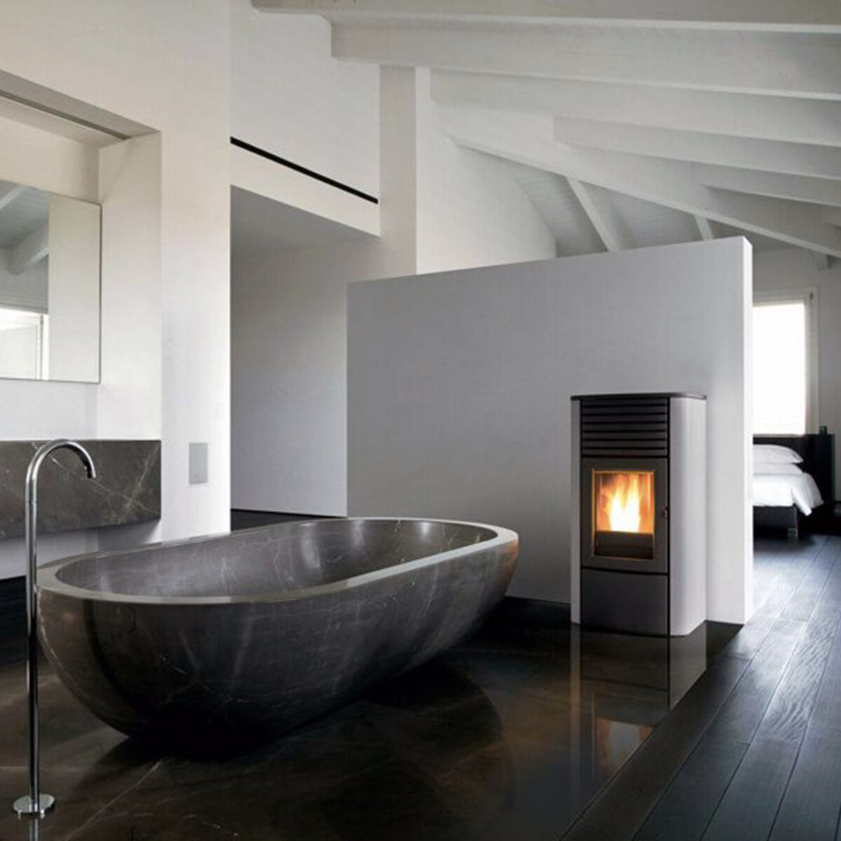 MCZ Clio Hydro 16 S1 16 kW white water pellet stove