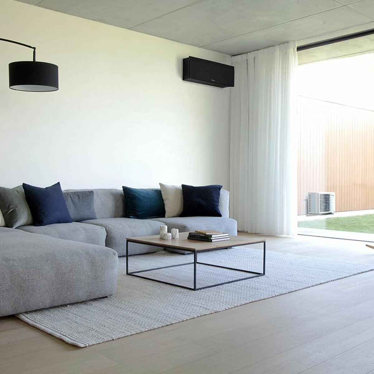 Daikin Emura 3 air conditioner penta split 7000+7000+7000+7000+7000 BTU inverter A+ wifi outdoor unit 7.8 kW Black