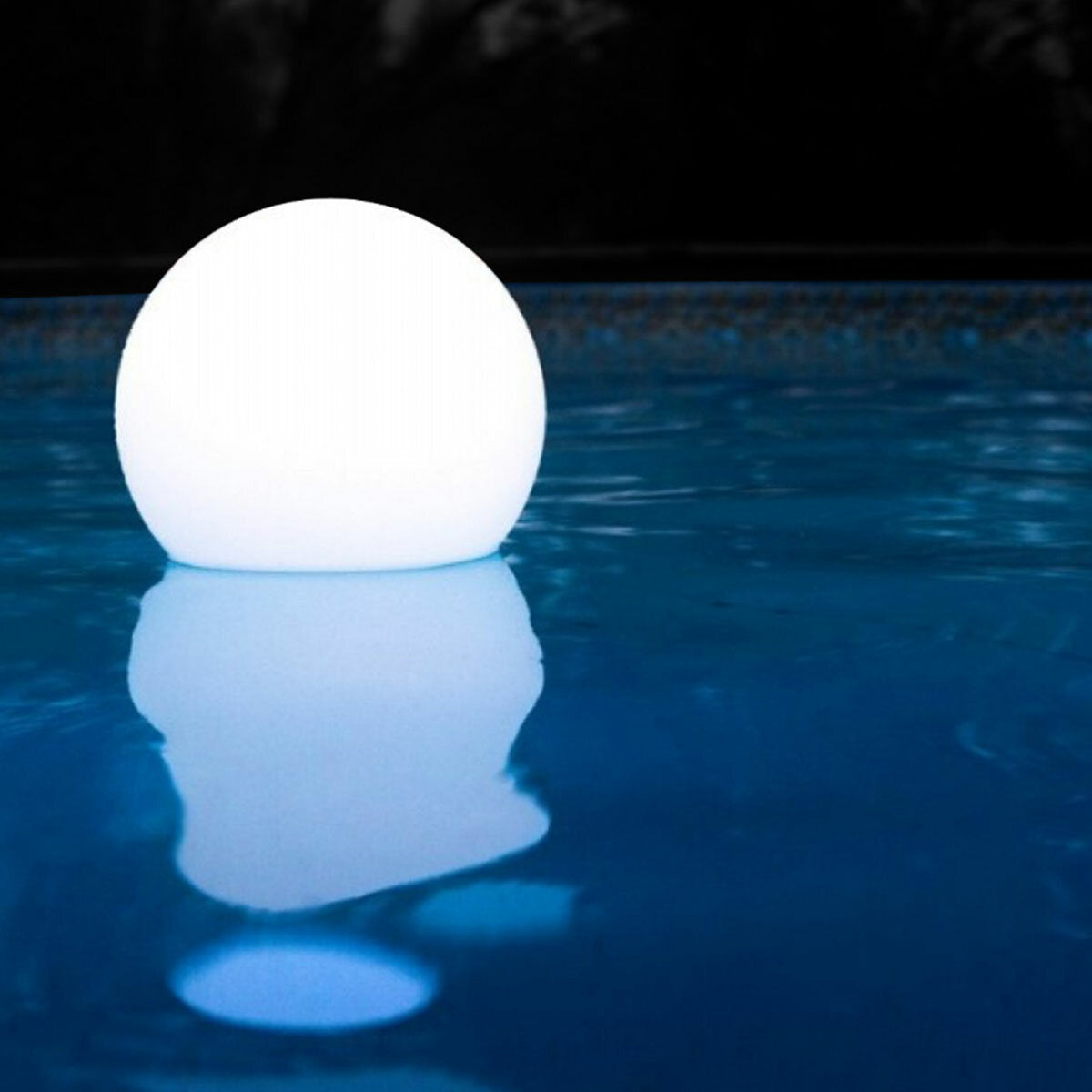 Arkema SF300 garden light sphere in LLDPE resin with 30 cm photovoltaic panel